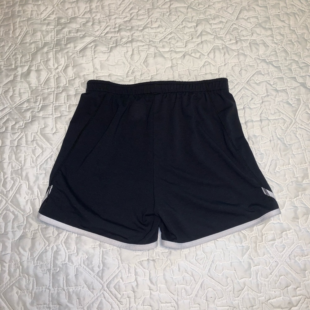 Under Armour black shorts - Picture 4 of 7